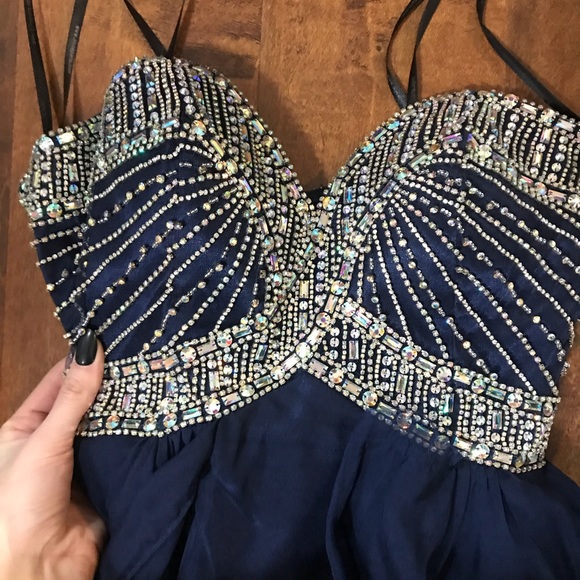 Prom dress - Picture 2 of 5